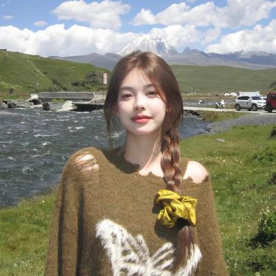 中间的房子 海报